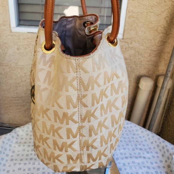 Michael Kors Signature Canvas & Leather Brown Cream EW Ring Tassel Shoul… - Picture 8 of 16